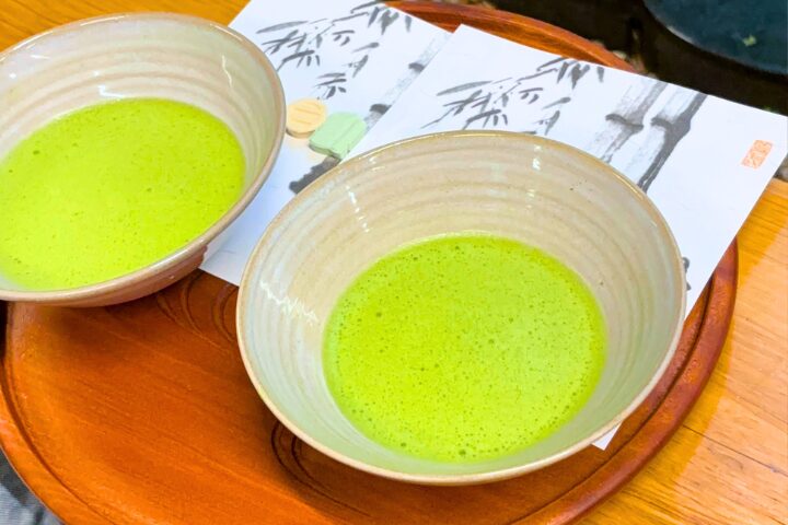 竹林を眺めながらのお抹茶